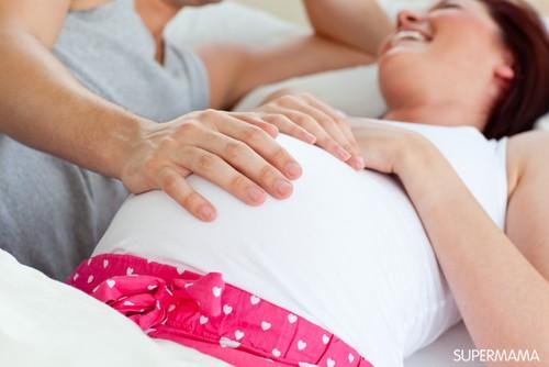 ما هي أفضل وضعية للجماع في الأشهر الأخيرة من الحمل؟
